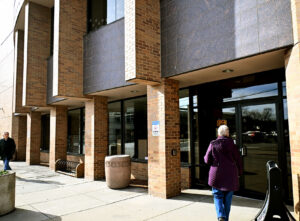 County, library system team up on 'digital navigator' pilot program